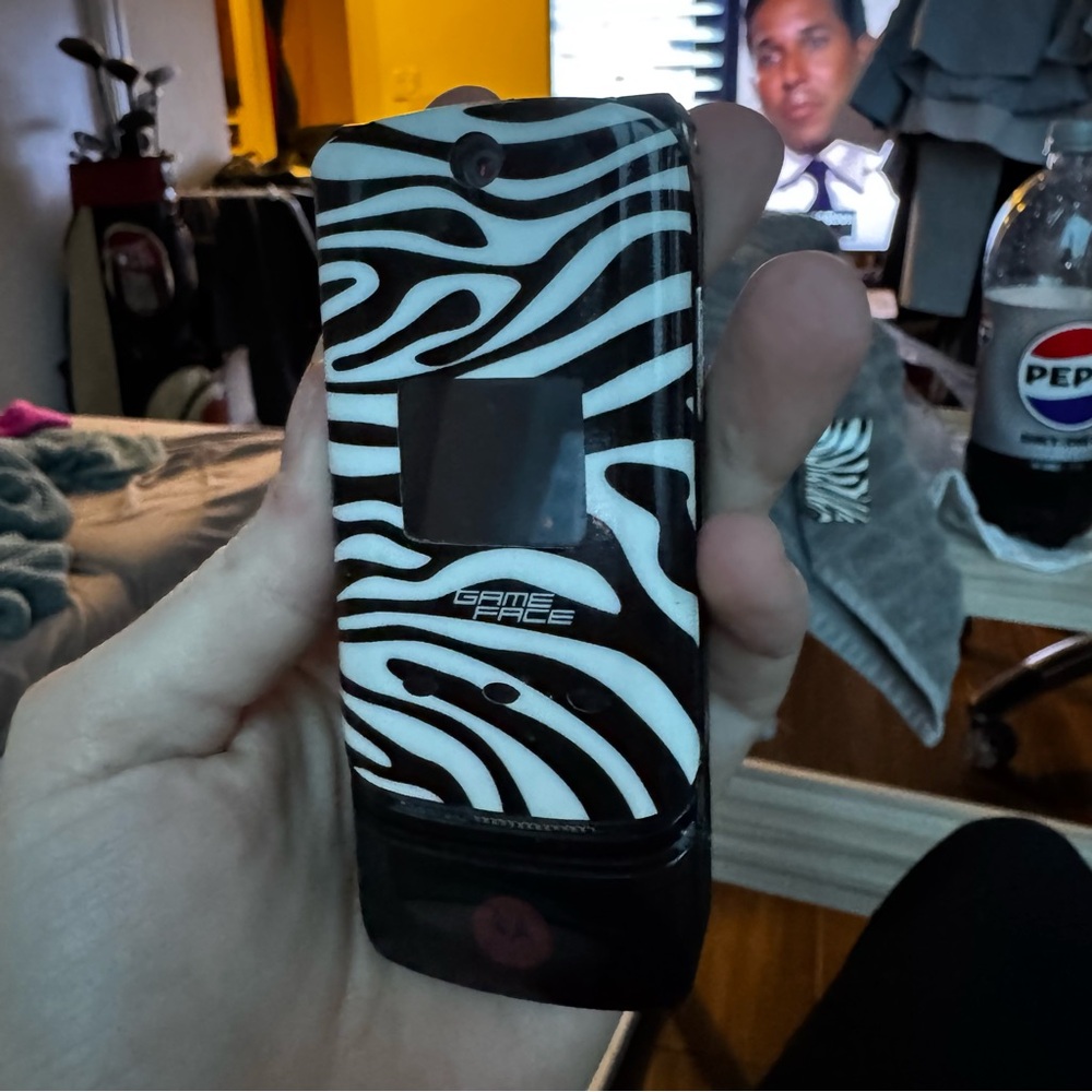Motorola krzr Cell Phone
